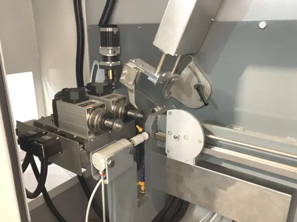 Detail of the mechanics of the fully automatic flank sharpening machine with double grinding wheel ELITE model GBT 851